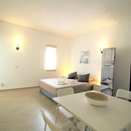Studio In Pedras Del Rei With Shared Pool And Terrace * Sao Pedro (Algarve)